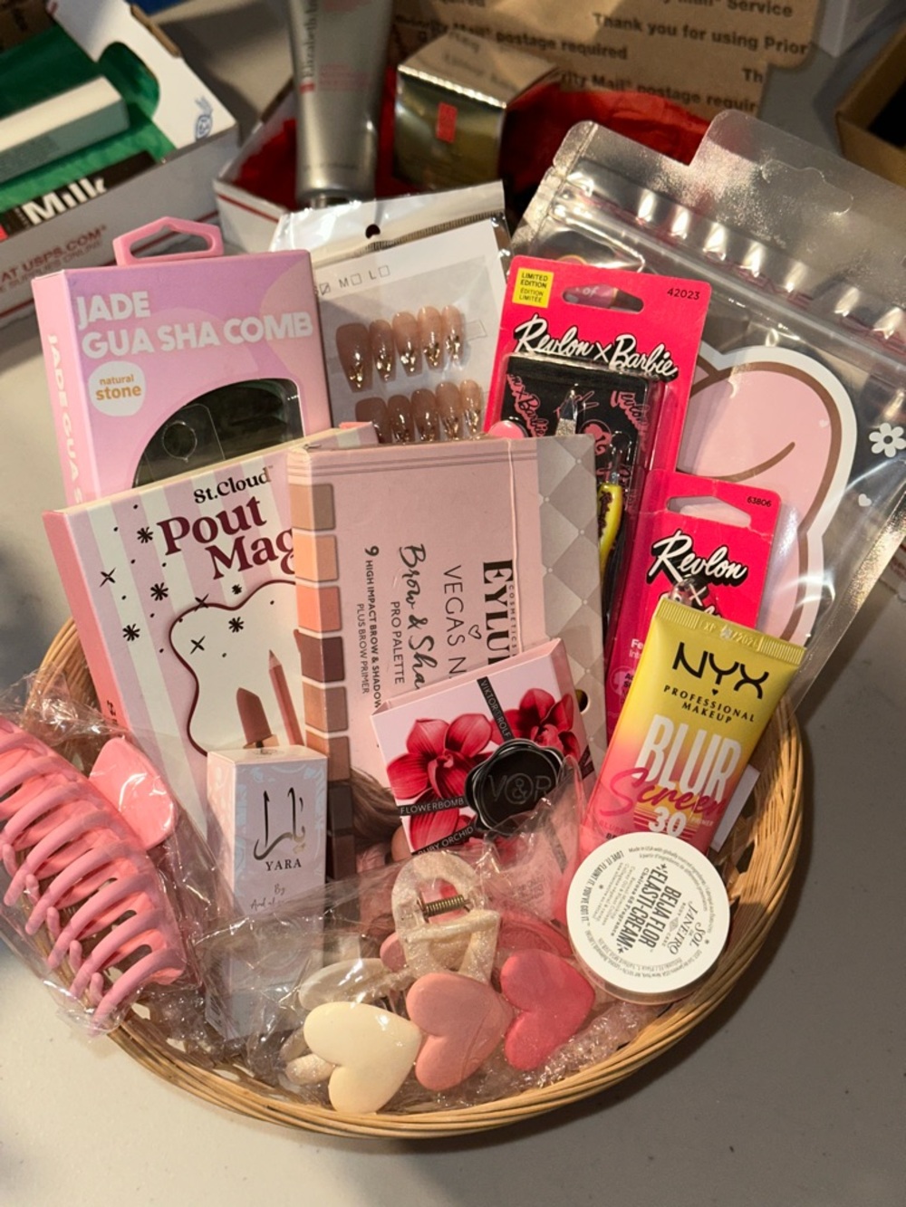 Assorted Pink Beauty & Hair Gift Set